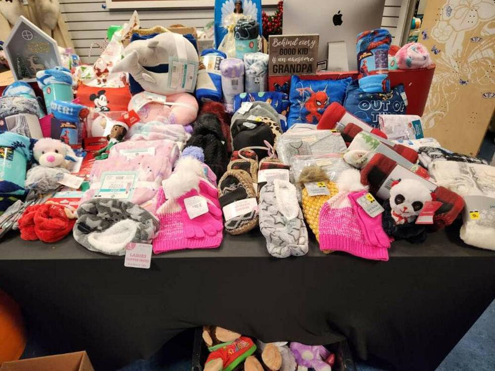 Toys, Blankets & Holiday Gifts Table